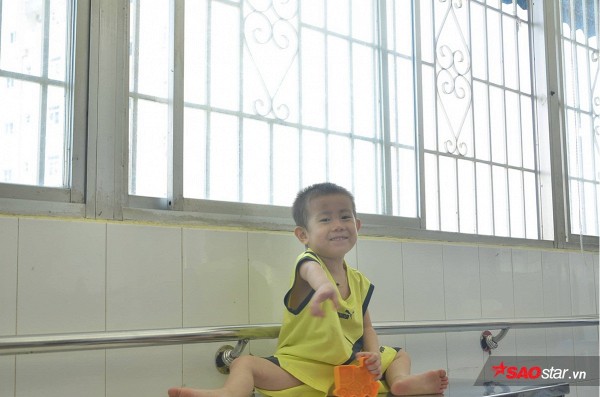 me-be-trai-nghi-bi-bo-roi-o-trung-tam-sai-gon-neu-co-ai-nhan-nuoi-toi-san-long-1