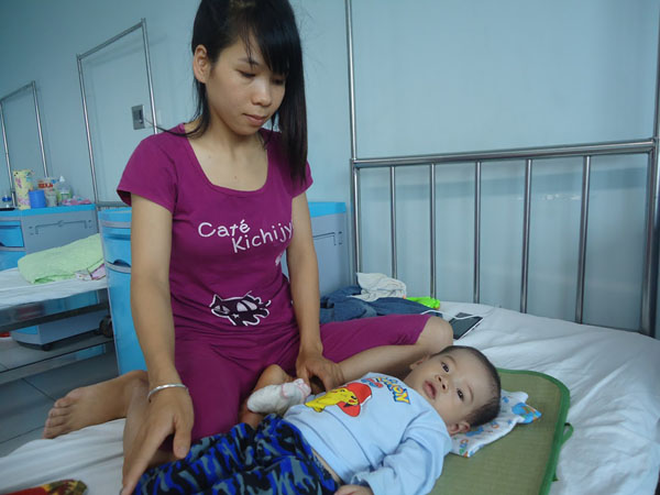 me-quan-that-khi-chung-kien-con-trai-vua-sinh-da-mac-benh-hiem-ngheo-3