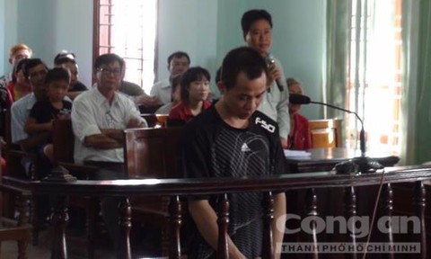nam-canh-ban-trai-van-nhan-tin-tinh-tu-voi-nguoi-khac-co-gai-lanh-19-nhat-dao-1