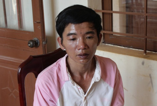 ga-cha-mat-nhan-tinh-ga-mua-dien-thoai-de-hiep-dam-con-ruot-1