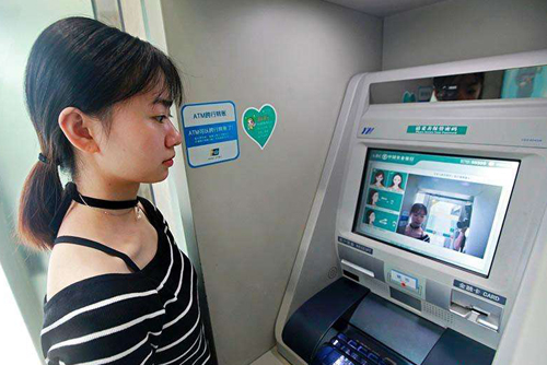 rut-tien-tai-atm-khong-can-the-chi-can-ghe-mat-1