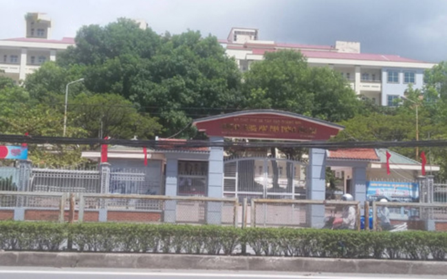 nam-sinh-lop-10-tu-vong-vi-roi-tu-tang-5-truong-hoc-bi-tram-cam