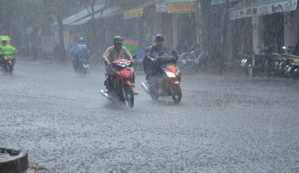 du-bao-thoi-tiet-hom-nay-3-10-ha-noi-mua-to-de-phong-gio-giat-manh-1