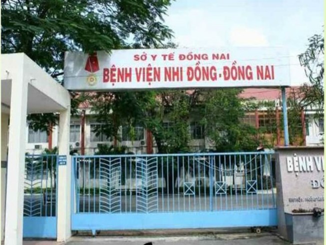 nhieu-phu-nu-om-con-nho-bo-chay-tan-loan-khi-ba-hoa-ghe-tham-chung-cu-3