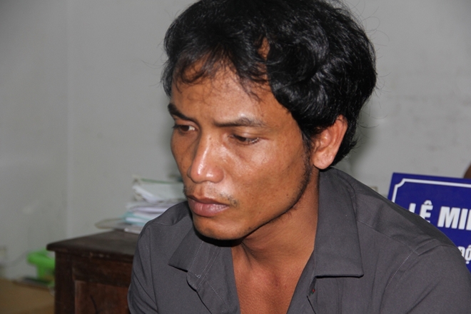doi-tuong-thoat-y-khong-che-phu-nu-cuop-tai-san-sharoncuneta.com-2