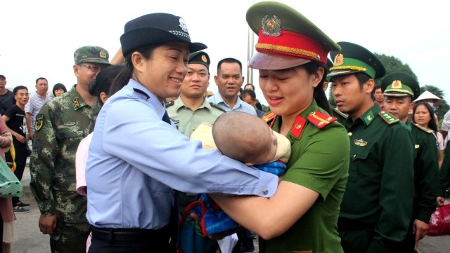 be-trai-4-thang-tuoi-bi-lua-ban-sang-trung-quoc-da-duoc-ban-giao-choviet-nam-sharoncuneta.com-1