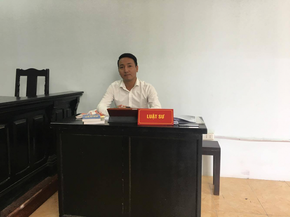 mo-cua-phong-cha-chet-dung-khi-thay-con-trai-treo-co-tu-tu-giua-nha-sharoncuneta.com-3