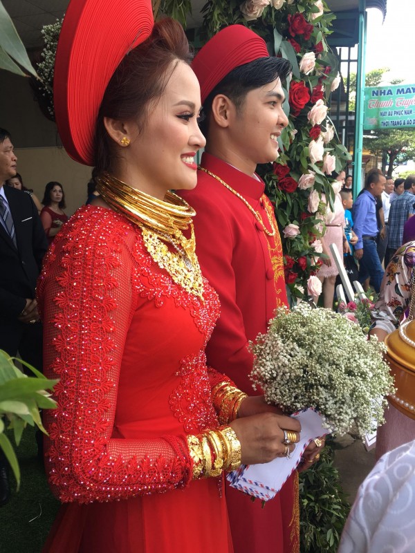 co-dau-vang-deo-triu-co-sharoncuneta.com-2