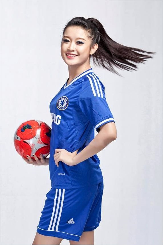 a-hau-huyen-my-rang-ngoi-tren-fanpage-cua-clb-chelsea