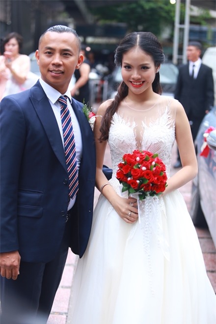 can-canh-hon-le-cuc-ky-dac-biet-cua-chi-anh-va-vo-hot-girl_5