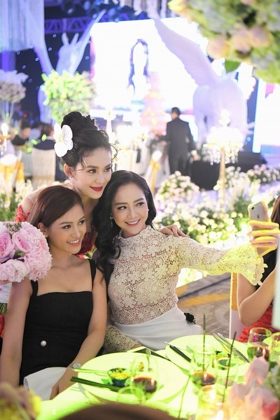 Hoa hau Sang Le (21)