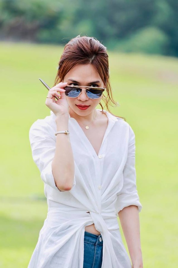 Mỹ tâm với vòng eo siêu bé.