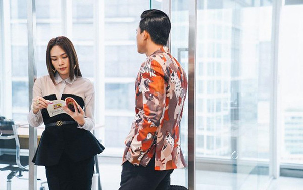 Dù sở hữu vòng eo nhỏ gần bằng Ngọc Trinh nhưng hiếm khi nào bắt gặp Mỹ Tâm khoe vòng hai thon gọn. Cô ưu tiên những Shbet999 com đăng nhập kín đáo và thanh lịch như chiếc đầm chít eo này.  