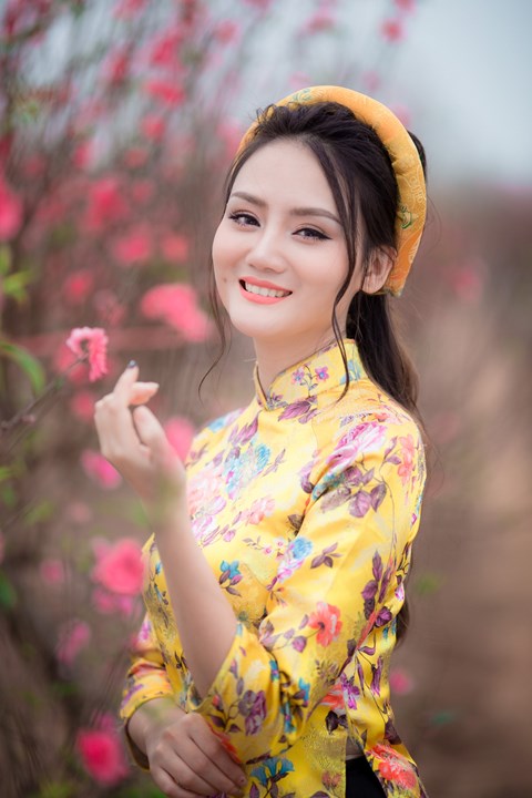Ca sĩ Sao mai Phương Thúy được mọi người bắt đầu biết đến khi may mắn được giải ba “Sao mai phong cách dân gian” năm 2013. Với chất giọng ấm, giọng hát ngọt ngào nên hiện nay cô đang trở thành cái tên được nhiều người hâm mộ dòng nhạc bolero biết đến qua một số sản phẩm âm nhạc như: MV “Bông vạn thọ”; MV “Chuyện tình lọ lem”…