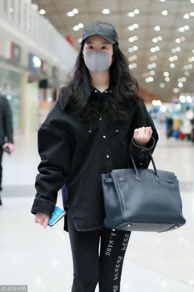 Hậu chia tay, Lưu Diệc Phi chọn lối sống kín đáo. Cô ít trả lời phỏng vấn, góp mặt tại các sự kiện. Đầu năm 2019, cô chia sẻ một vài hình ảnh trong đời sống hàng ngày. 