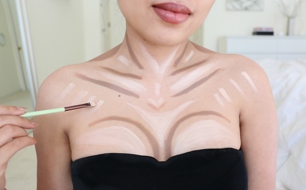 Chỉ cần chút phấn tạo khối và phấn sáng vẽ theo đường viên khuôn ngực là đã có thể sở hữu vòng một mơ ước mà không cần phải Shbet888 tiền thưởng cực khủng.
