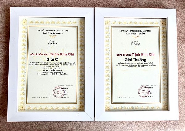 Cô nhận giải C cho sân khấu kịch và giải thưởng cá nhân