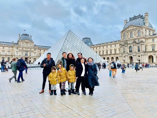 Gia đình Hồ Ngọc Hà sang thăm nhà Kim Lý ở Thụy Điển