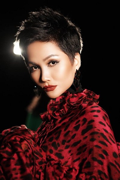Đây là lần thứ 2 cô tham dự show diễn thời trang của NTK Đỗ Mạnh Cường