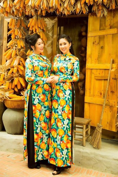Bộ áo dài đôi mẹ con in họa tiết nổi bật