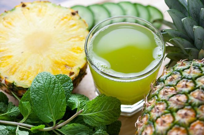 nuoc-detox-sinh-to-rau-xanh-giup-giam-can-thai-doc2-2018-07-25-15-00_0_0
