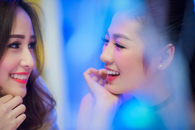 Hoa hậu Mai Phương Thúy thân thiết với Á hậu Tú Anh