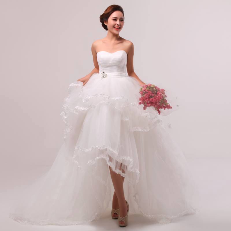 Năng động, trẻ trung với váy cưới dáng ngắn xu hướng 2014