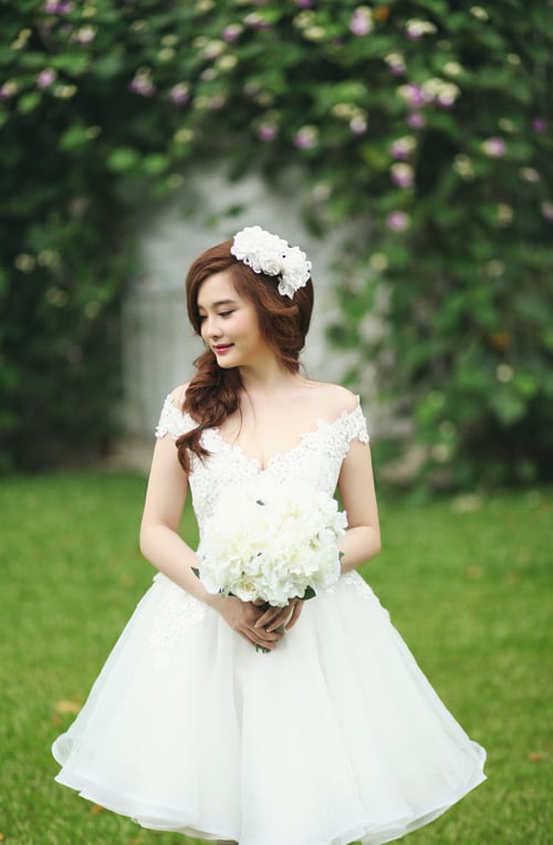 Năng động, trẻ trung với váy cưới dáng ngắn xu hướng 2014