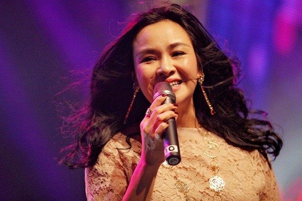 Thanh Lam diện short ngắn trẻ trung song ca cùng Quang Hà
