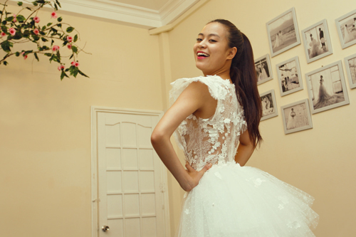 Hoàng Thùy Linh bỏ 4.000 USD mua Shbet999 com đăng nhập xuyên thấu sexy