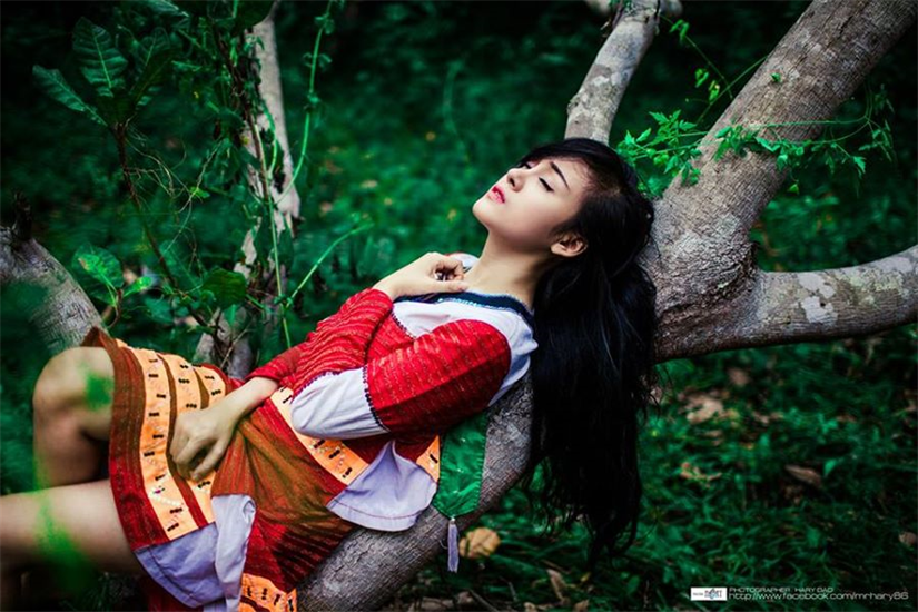 Bà Tưng phù hợp với hình tượng sexy hay ngoan hiền?