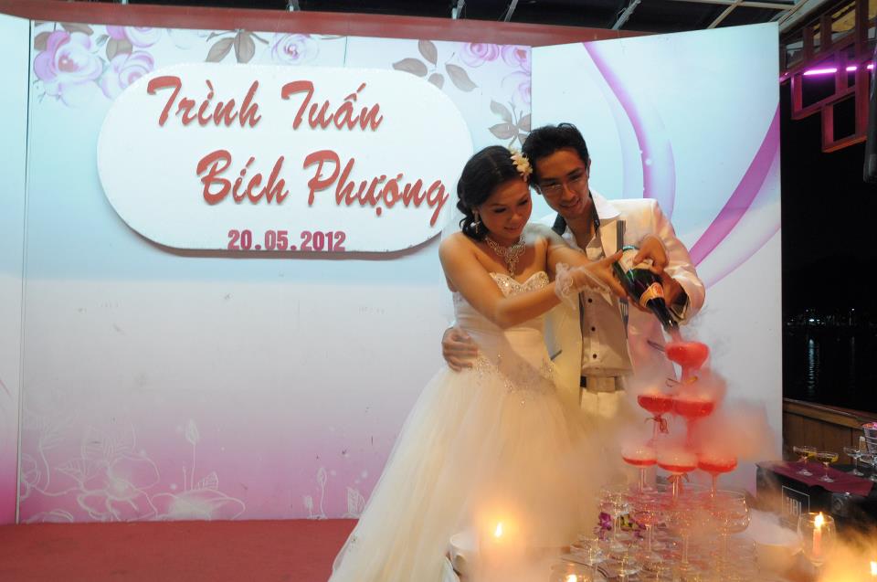 Trình Tuấn và vợ trong ngày hạnh phúc