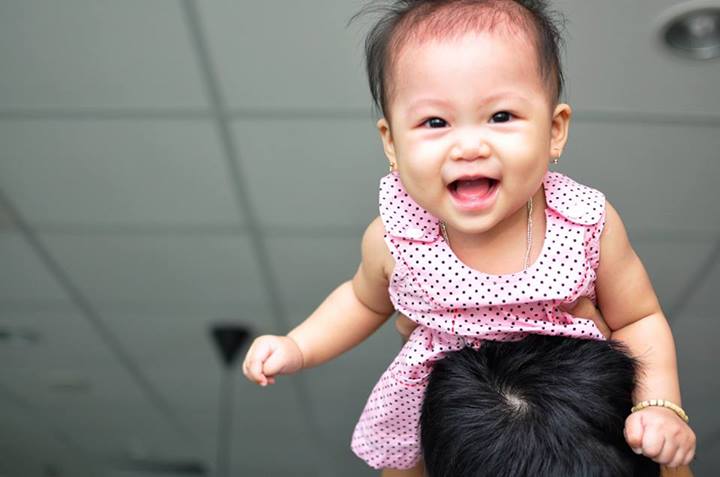 Nụ cười hồn nhiên của bé Ủn