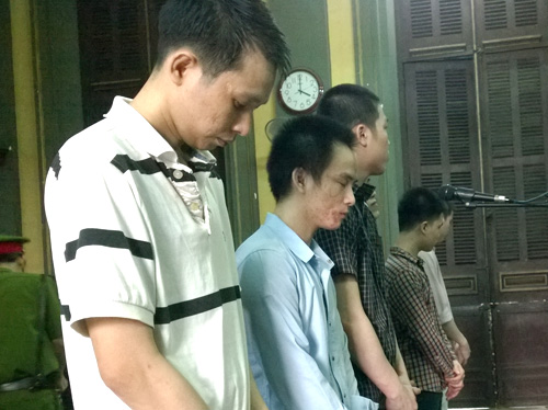 hãm hiếp tập thể