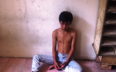nữ chủ tiệm tay không bắt cướp