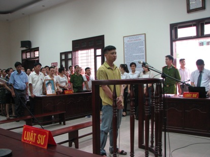 Hung thủ tại tòa xét xử Sơ thẩm