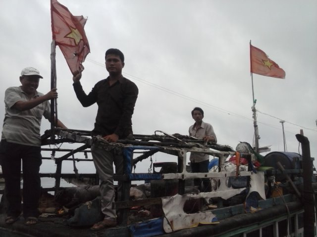 tau ca bi chay