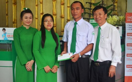 Tài xế Lưu Văn Chiến được lãnh đạo Công ty khen thường