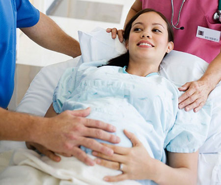 Bí kíp qua cơn đau đẻ nhanh chóng của mẹ Tây