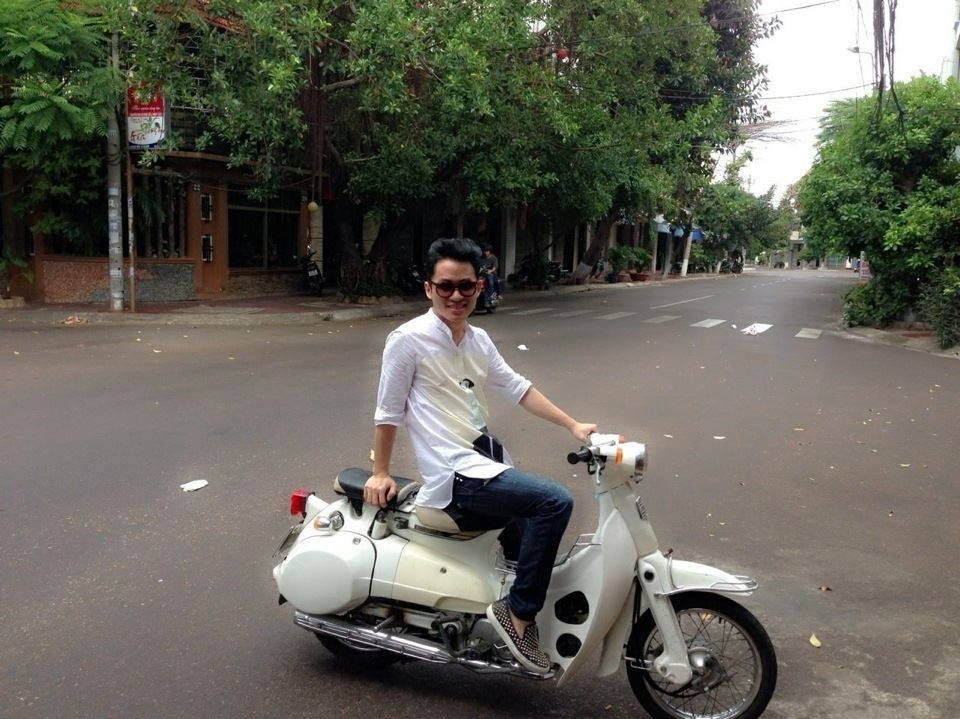 Tùng Dương lượn lờ phố cổ