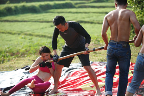 hương giang lột áo