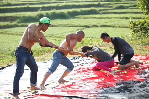 hương giang lột áo