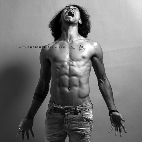 phạm anh khoa khoe body