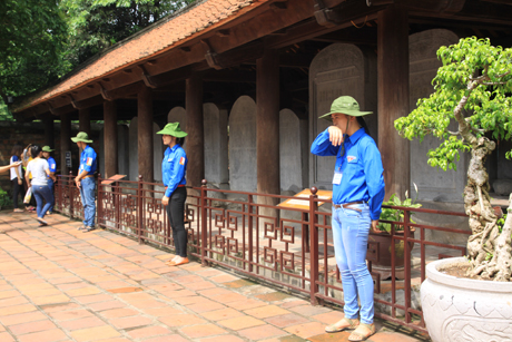 sỹ tử cầu may