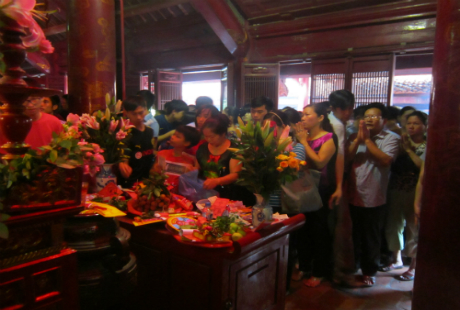 sỹ tử cầu may