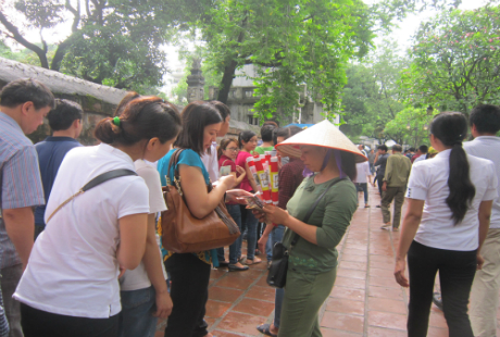 sỹ tử cầu may