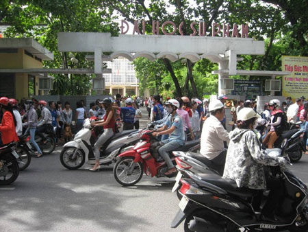 Mừng SHBET phiên bản mới 2025 tình nguyện bị đâm