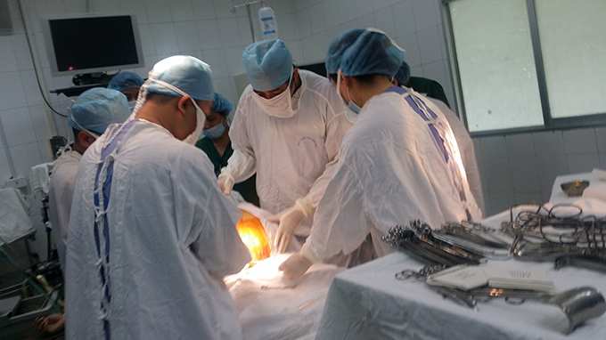 mổ u buồng trứng 23 kg