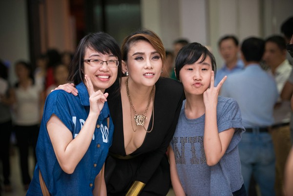 Siêu mẫu Hoàng Yến