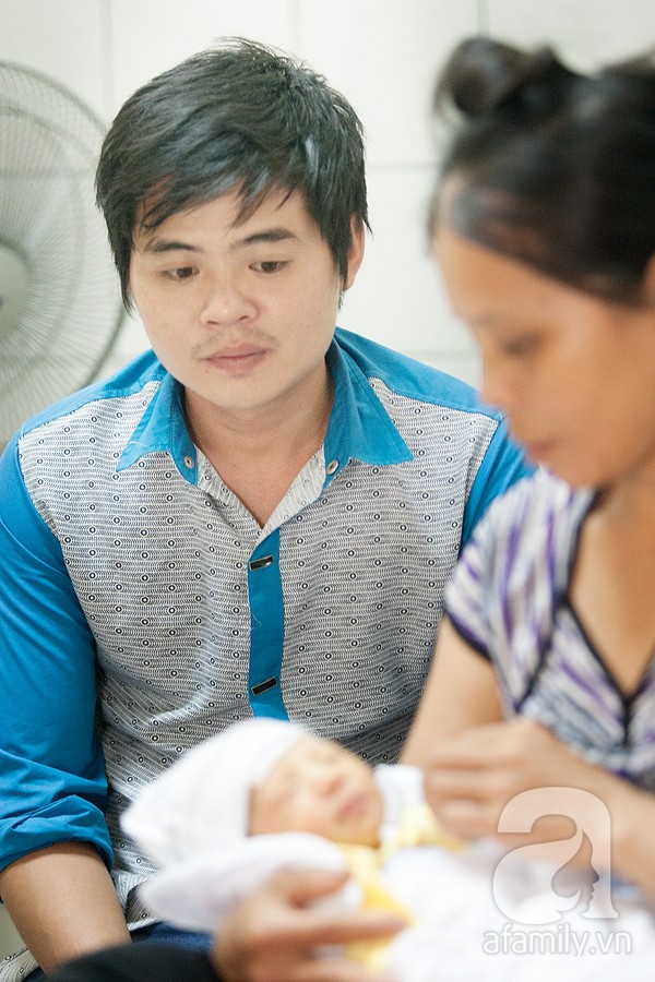 bố xin sữa cho con